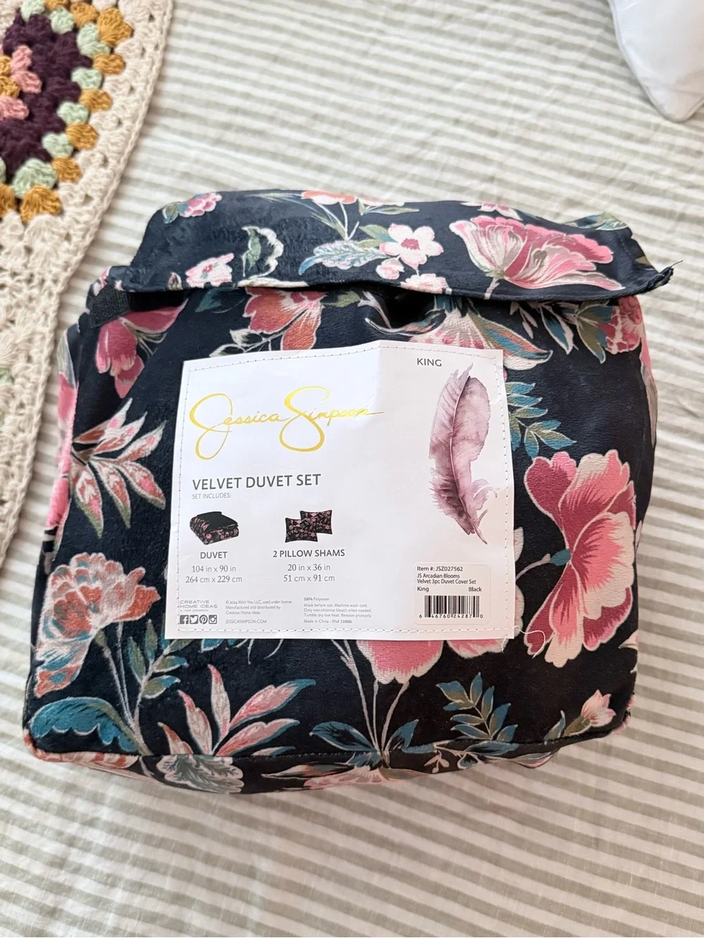 Jessica Simpson Velvet Duvet Set - Black with Pink Floral. Duvet and 2 shams!
